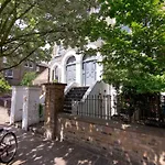 2 Bedroom Flat Near Camden Square