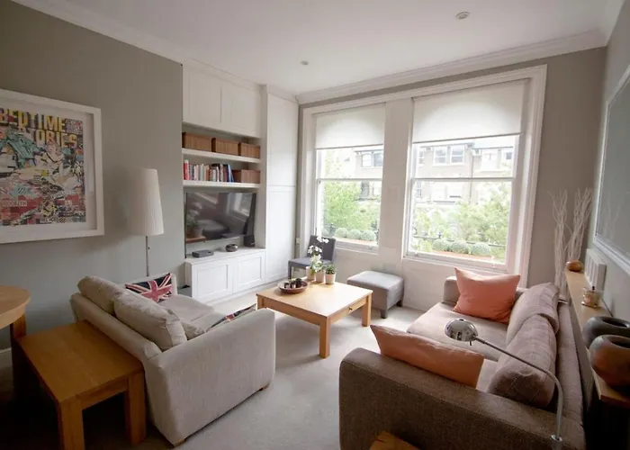 2 Bedroom Flat Near Camden Square